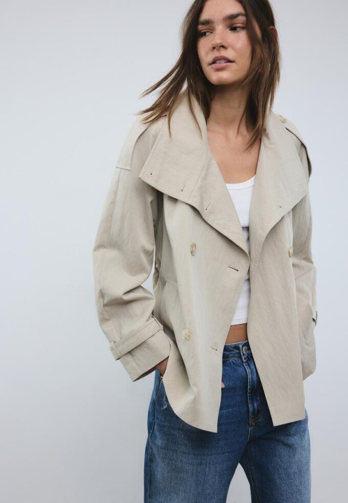 Trenchcoat mit hohem Kragen