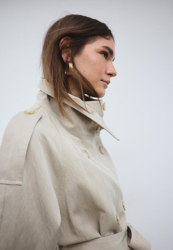 Trenchcoat mit hohem Kragen