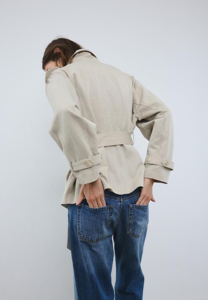 Trenchcoat mit hohem Kragen