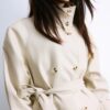 Trenchcoat mit hohem Kragen in Lederoptik