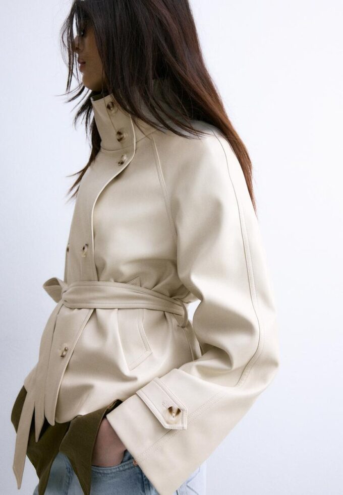 Trenchcoat mit hohem Kragen in Lederoptik