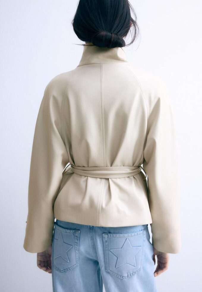 Trenchcoat mit hohem Kragen in Lederoptik