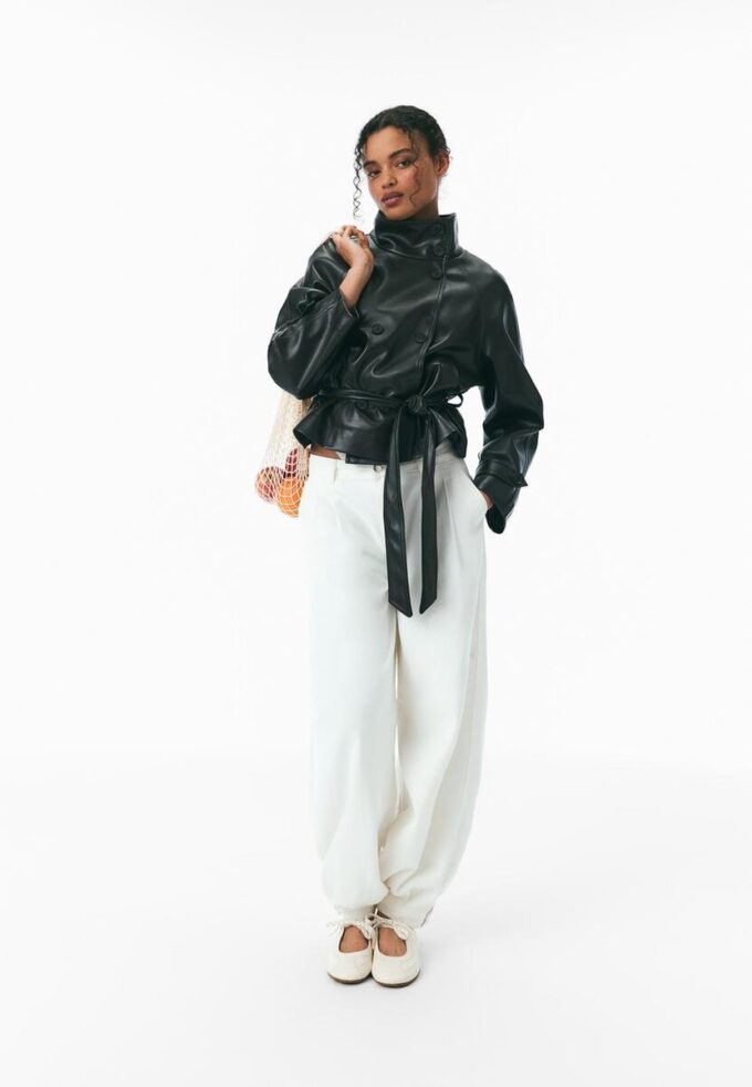 Trenchcoat mit hohem Kragen in Lederoptik Trenchcoat mit hohem Kragen in Lederoptik