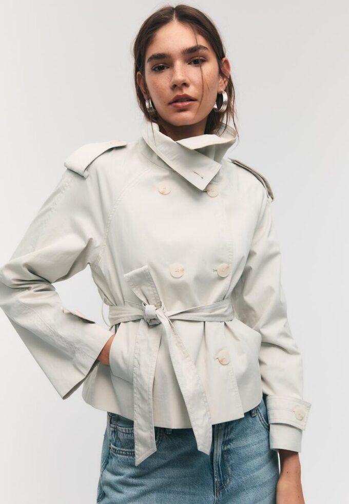 Trenchcoat mit hohem Kragen und Gürtel