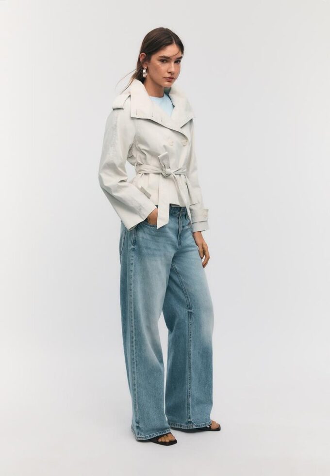 Trenchcoat mit hohem Kragen und Gürtel