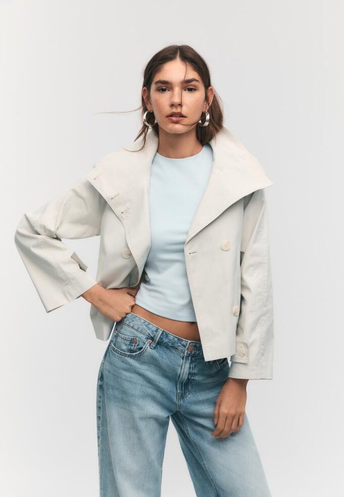 Trenchcoat mit hohem Kragen und Gürtel