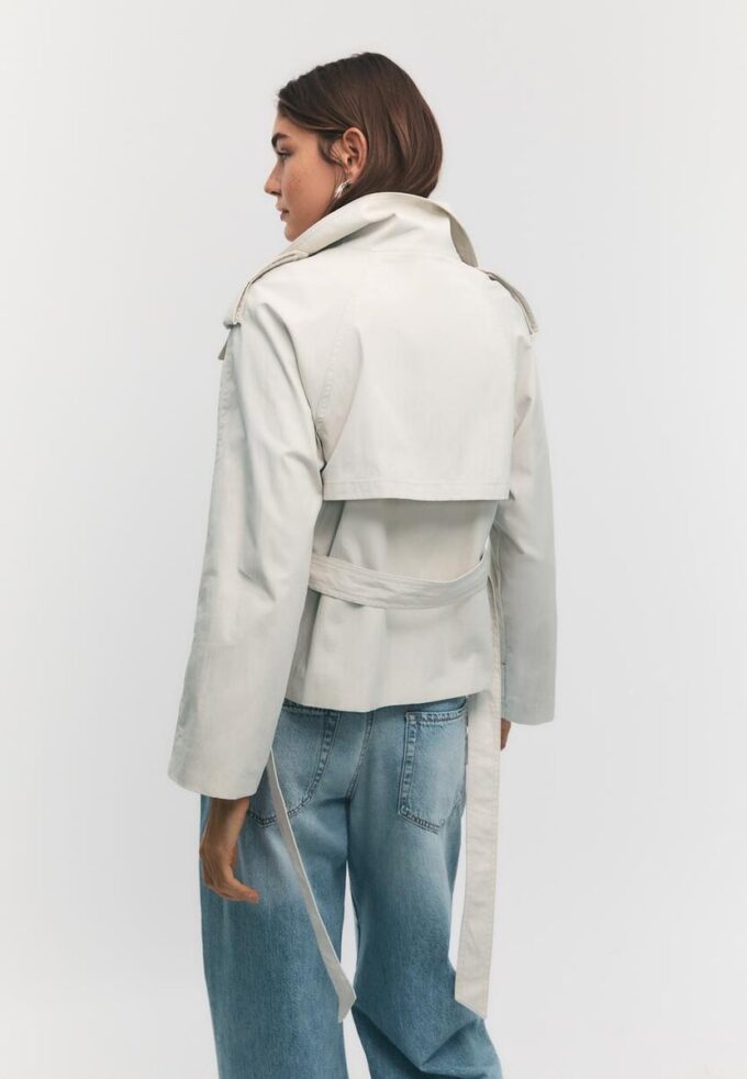 Trenchcoat mit hohem Kragen und Gürtel