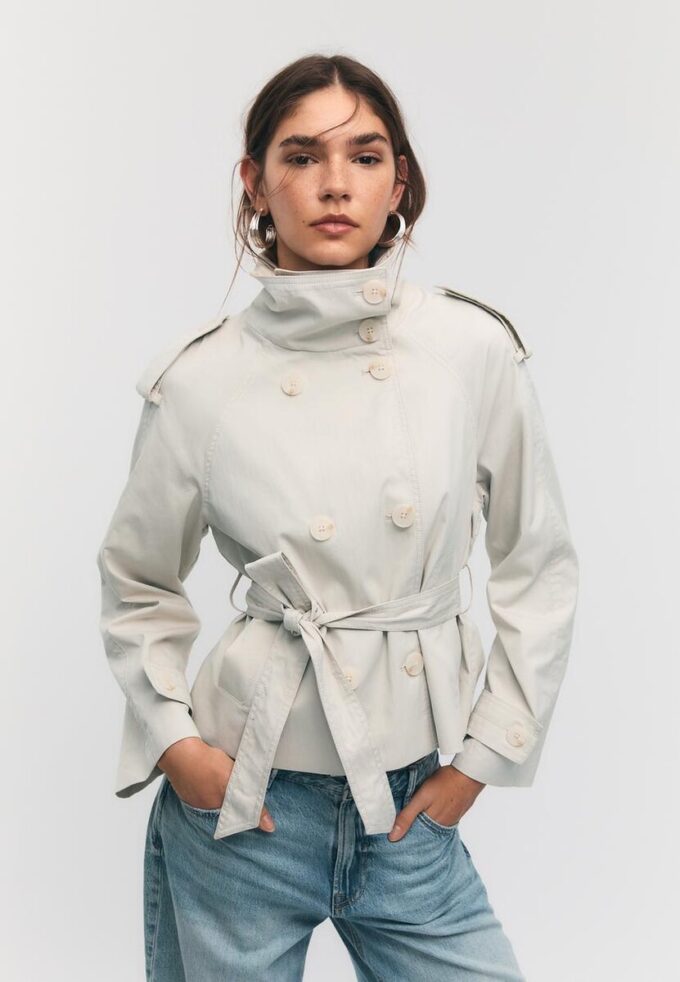 Trenchcoat mit hohem Kragen und Gürtel