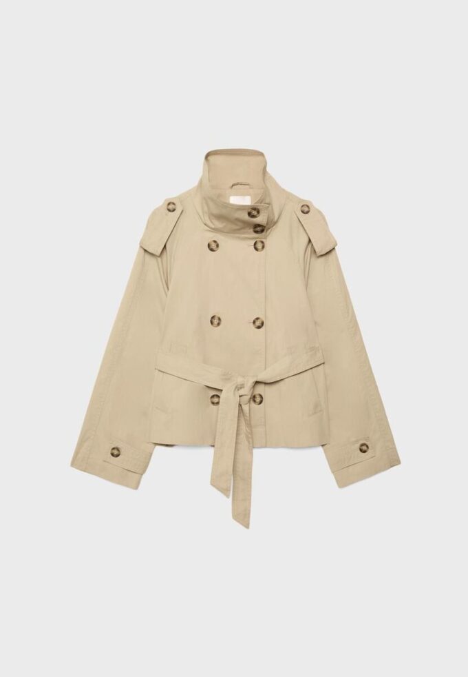 Trenchcoat mit hohem Kragen und Gürtel Trenchcoat mit hohem Kragen und Gürtel