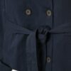 Trenchcoat mit hohem Kragen und Gürtel Trenchcoat mit hohem Kragen und Gürtel
