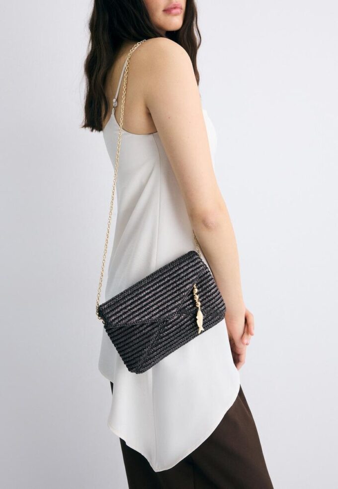 Umhängetasche im Raffia-Look Umhängetasche im Raffia-Look