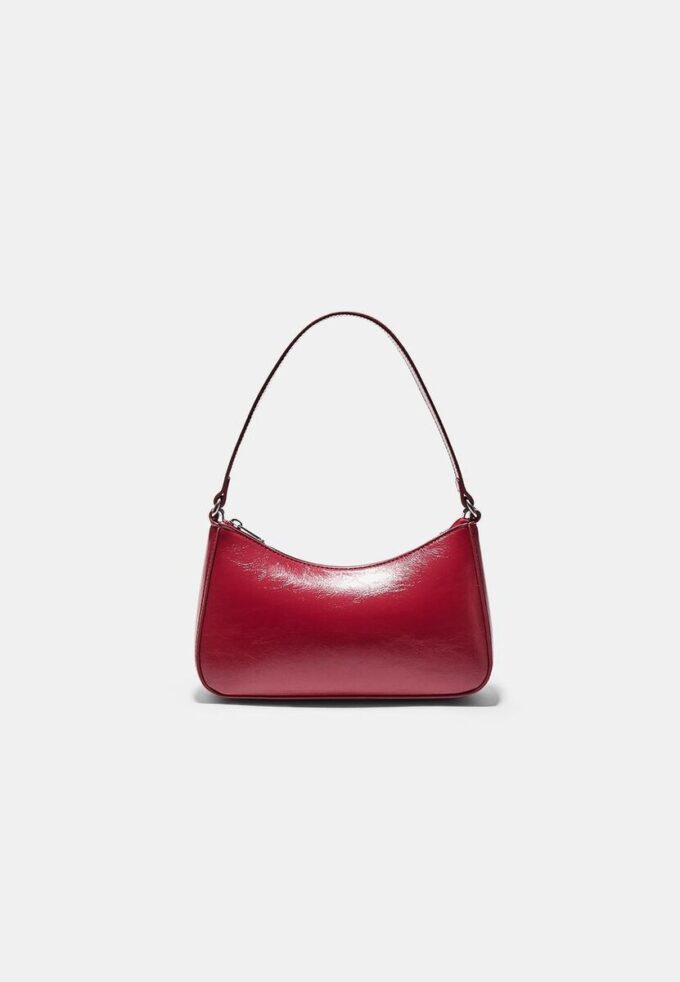 Umhängetasche mit langer Kette Umhängetasche mit langer Kette