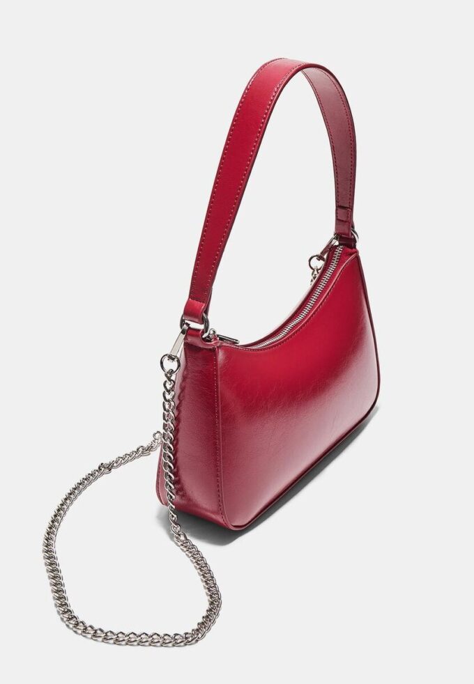 Umhängetasche mit langer Kette Umhängetasche mit langer Kette