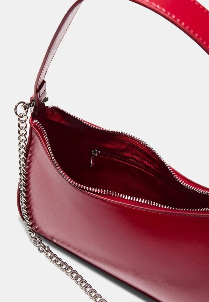 Umhängetasche mit langer Kette Umhängetasche mit langer Kette