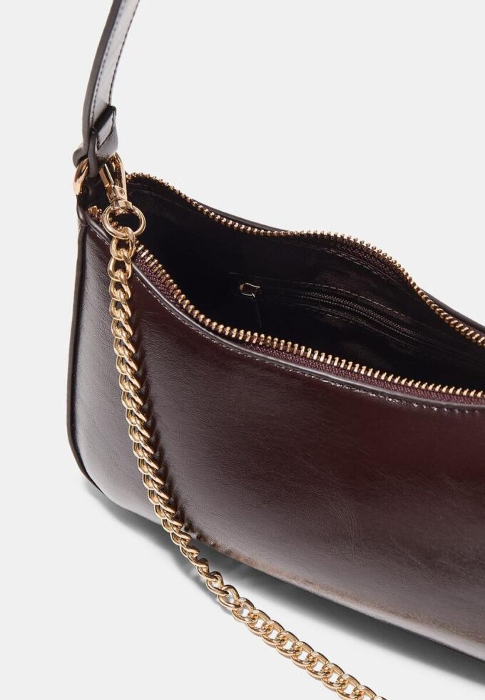 Umhängetasche mit langer Kette Umhängetasche mit langer Kette