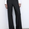 Weit geschnittene elegante Hose Weit geschnittene elegante Hose