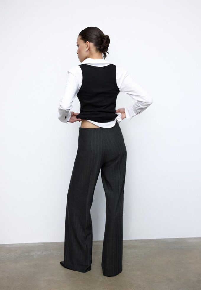 Weit geschnittene elegante Hose Weit geschnittene elegante Hose