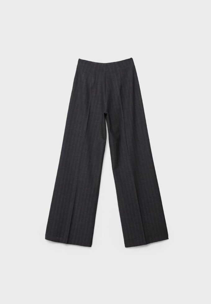Weit geschnittene elegante Hose Weit geschnittene elegante Hose