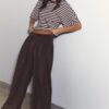 Weit geschnittene, taillierte Hose mit Abnähern