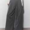 Weit geschnittene, taillierte Hose mit Abnähern Weit geschnittene, taillierte Hose mit Abnähern