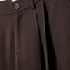 Weit geschnittene, taillierte Hose mit Abnähern