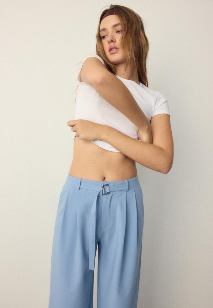 Wide Leg Hosen mit Schnallendetail