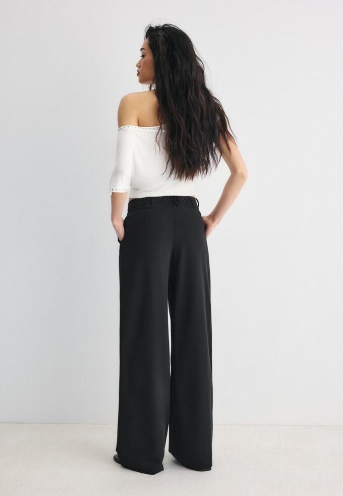 Wide Leg Hosen mit Schnallendetail