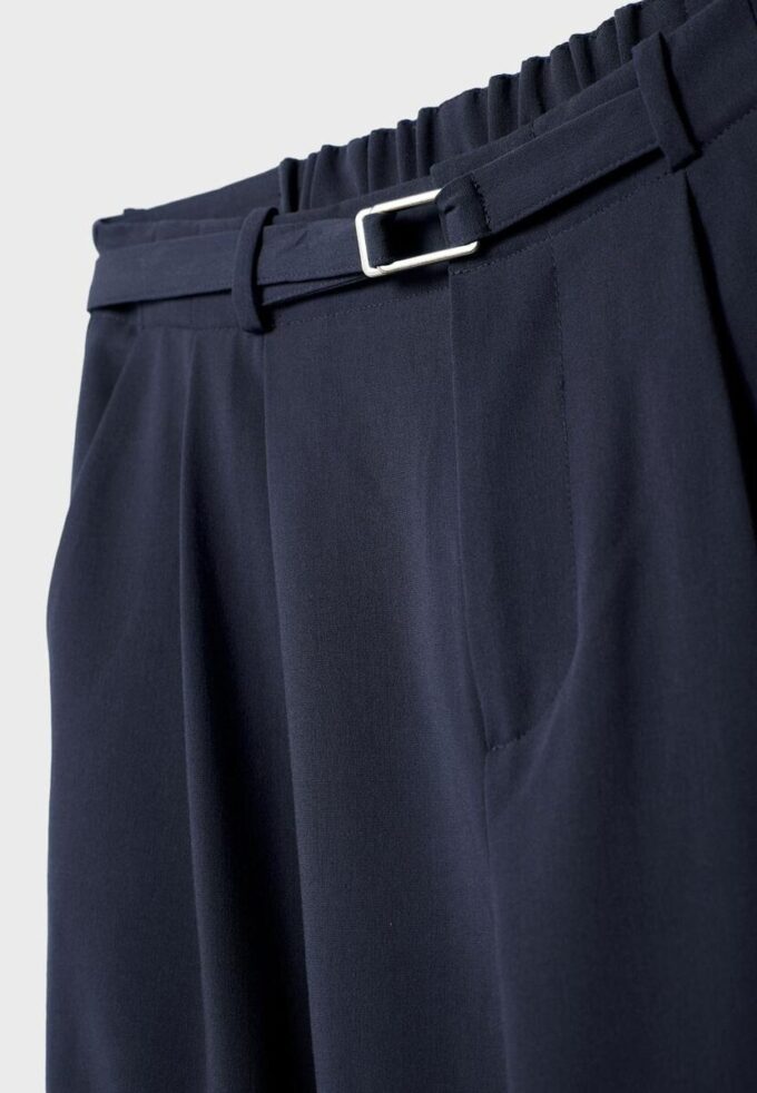 Wide Leg Hosen mit Schnallendetail