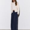 Wide Leg Plüschhose mit Zierdetails