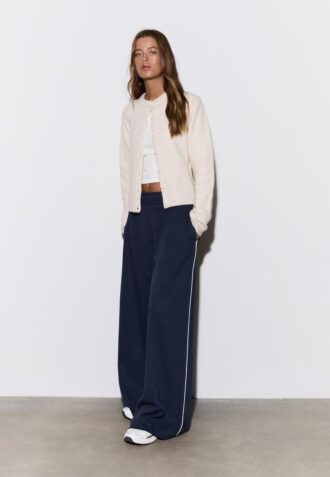 Wide Leg Plüschhose mit Zierdetails