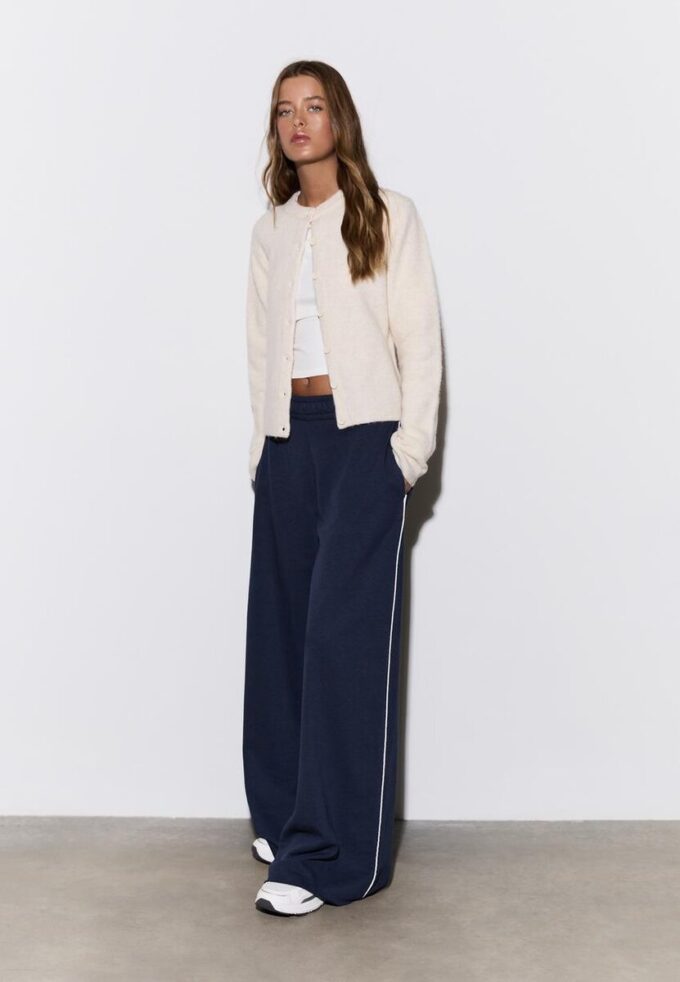 Wide Leg Plüschhose mit Zierdetails