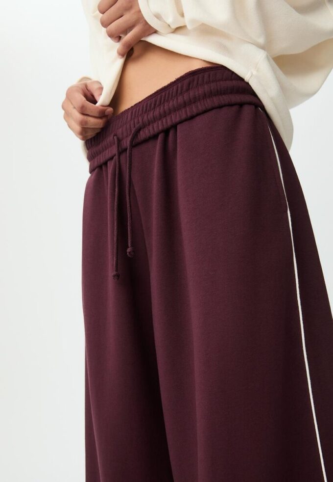 Wide Leg Plüschhose mit Zierdetails