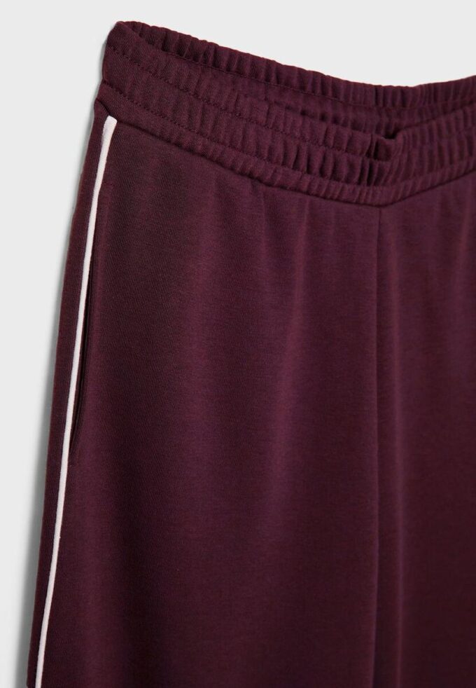 Wide Leg Plüschhose mit Zierdetails