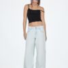 Wide Leg-Schnitt, lockere Jeans mit Nieten