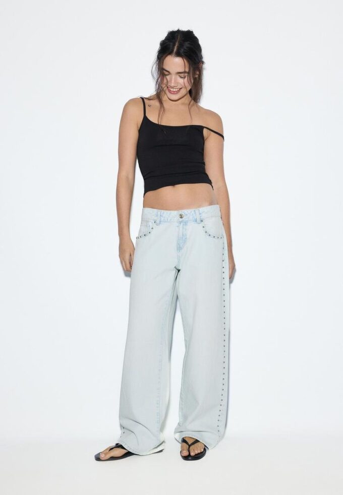 Wide Leg-Schnitt, lockere Jeans mit Nieten