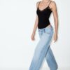 Wide Leg-Schnitt, lockere Jeans mit Nieten