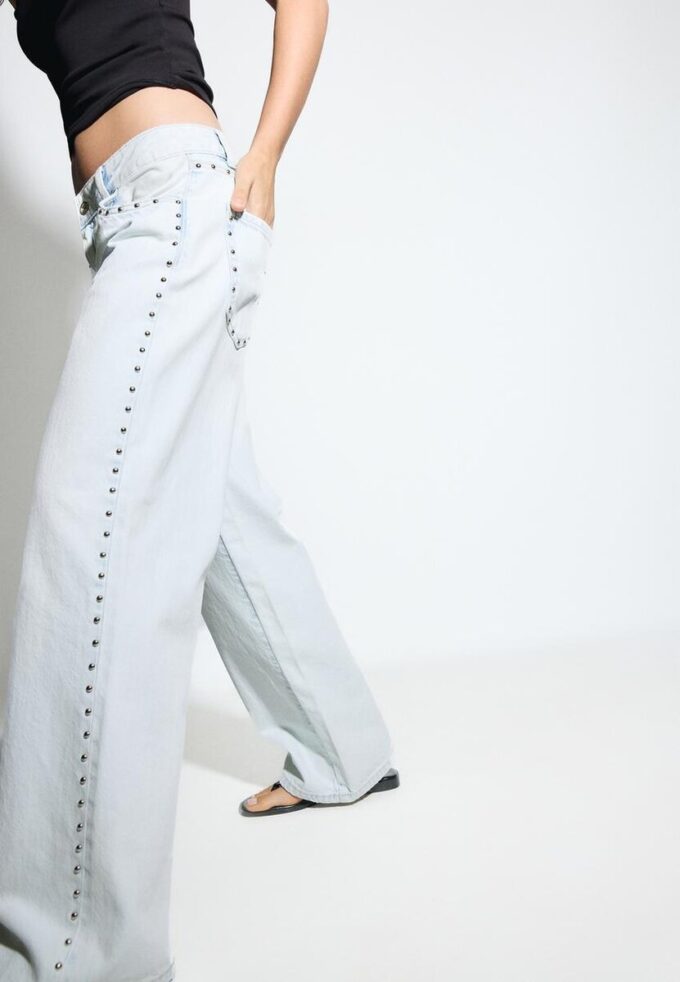 Wide Leg-Schnitt, lockere Jeans mit Nieten