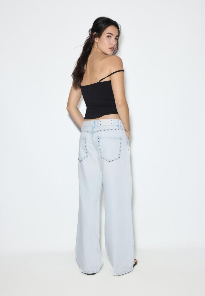 Wide Leg-Schnitt, lockere Jeans mit Nieten