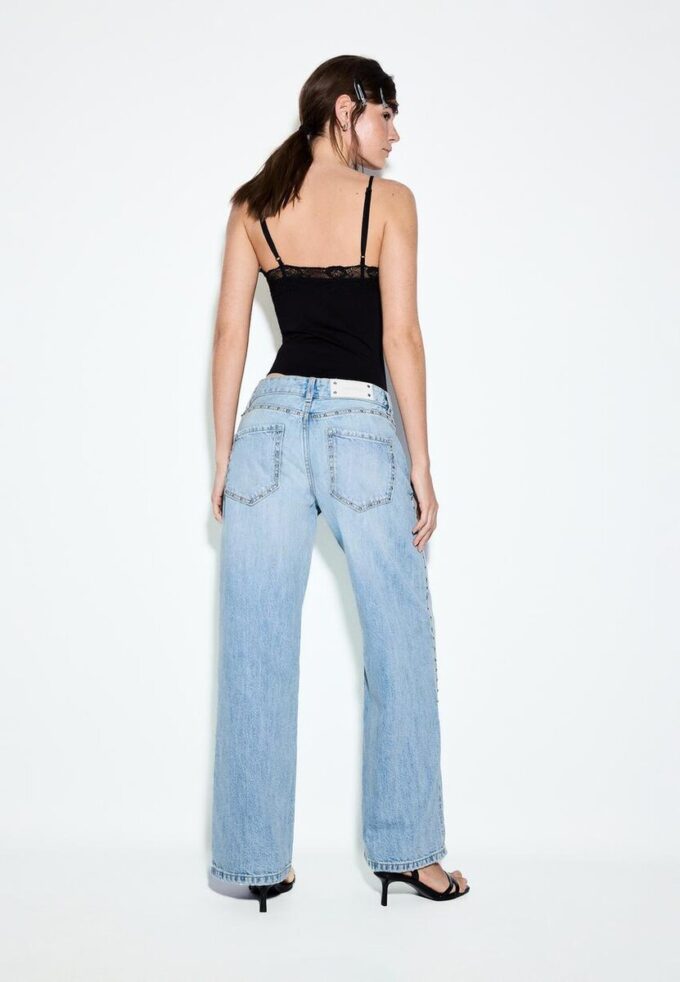 Wide Leg-Schnitt, lockere Jeans mit Nieten