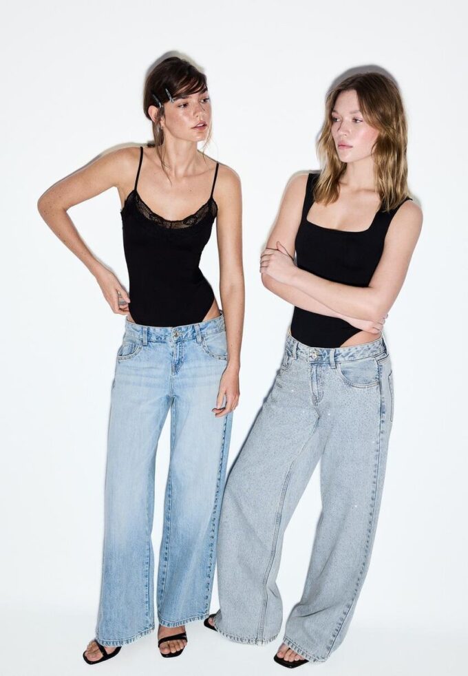 Wide Leg-Schnitt, lockere Jeans mit Nieten