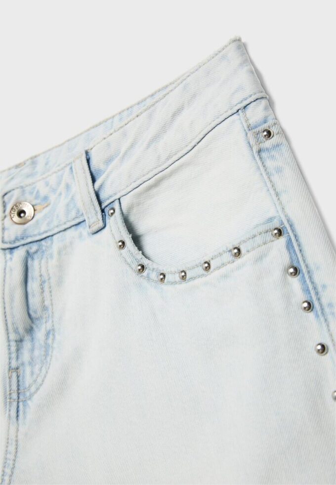 Wide Leg-Schnitt, lockere Jeans mit Nieten