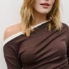 Zeilagiges, asymmetrisches Langarm-T-Shirt