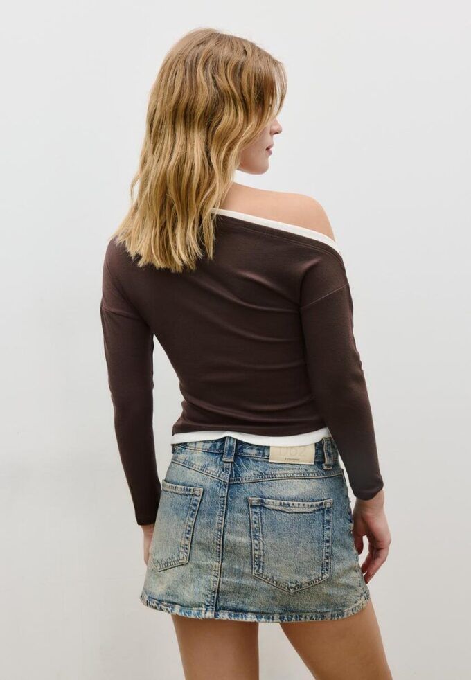 Zeilagiges, asymmetrisches Langarm-T-Shirt